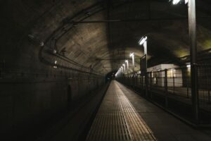 駅地下