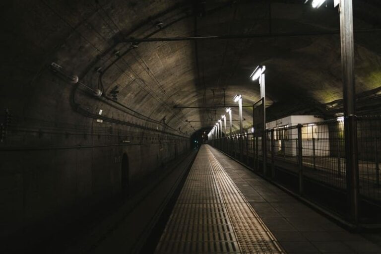 駅地下